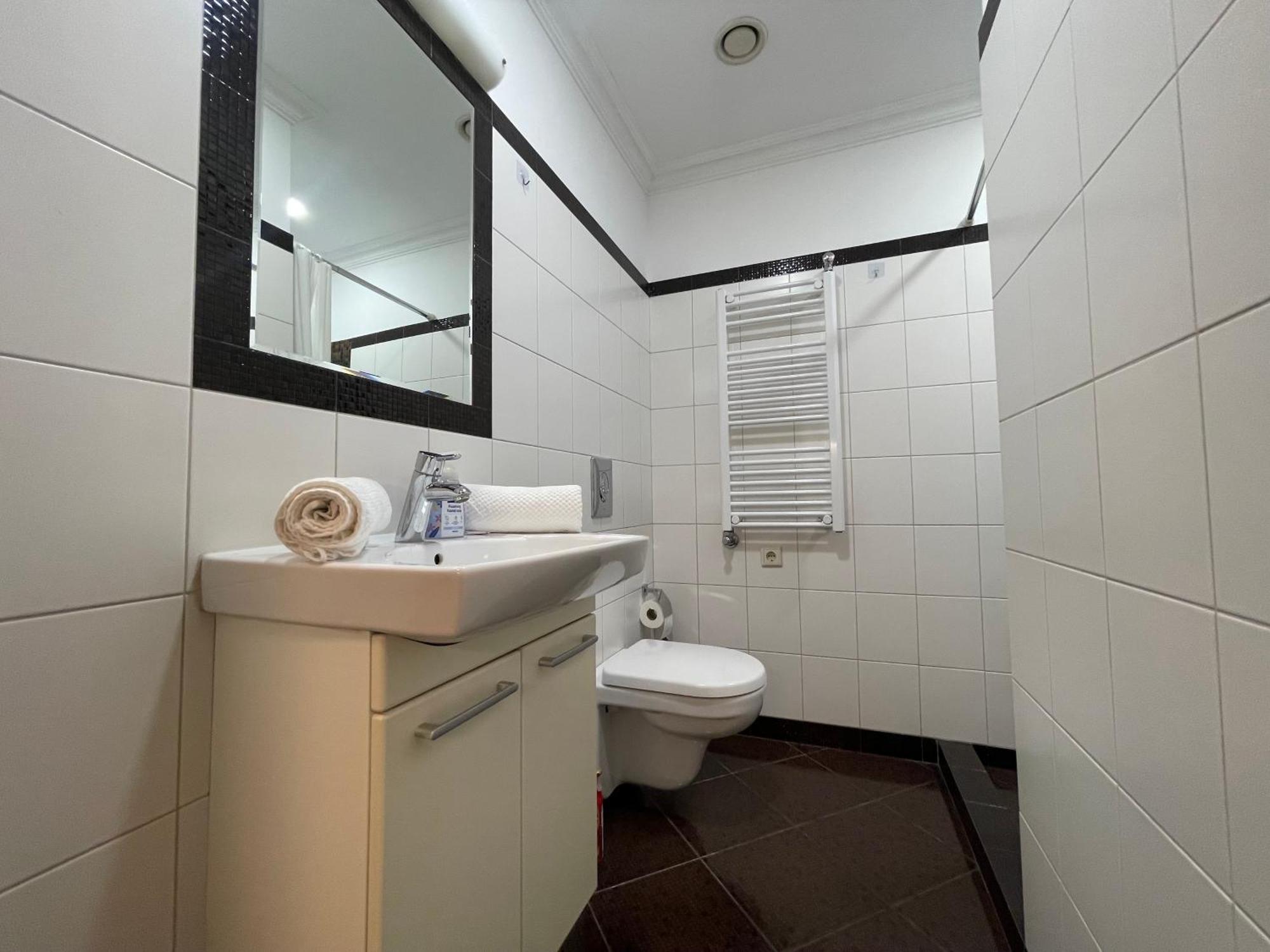 75m2 Stylish Comfort Cafe Next Door In Quiet Apartment Riga